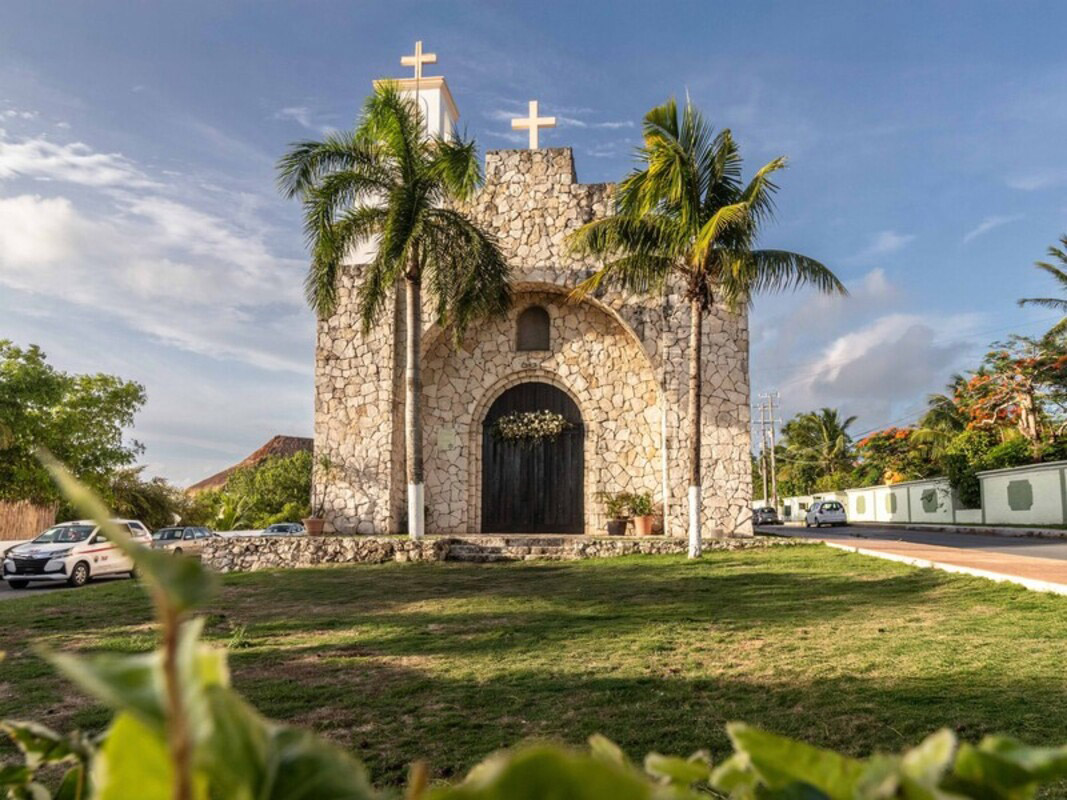 Cozumel Minivan Island Tour – Tequila, Culture & Beach